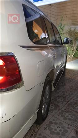 تۆیۆتا لاند کروزەر